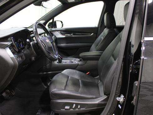 Used 2020 Cadillac XT6 Premium Luxury image 3