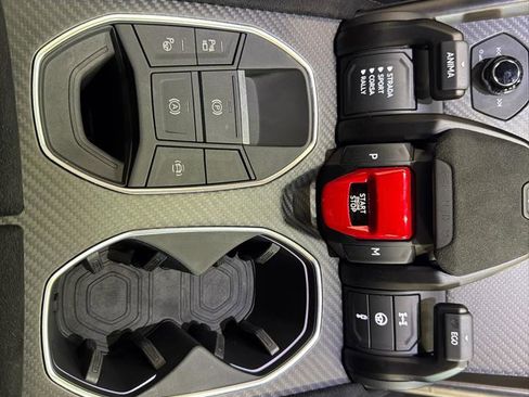 Used 2024 Lamborghini Urus Performante AWD/4WD image 29