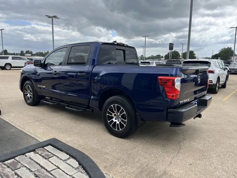 Used 2024 Nissan Titan SV w/ SV Convenience Package RWD image 4