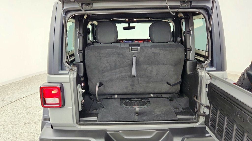 Used 2022 Jeep Wrangler Rubicon AWD/4WD image 21