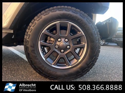 Used 2020 Jeep Gladiator Overland image 32