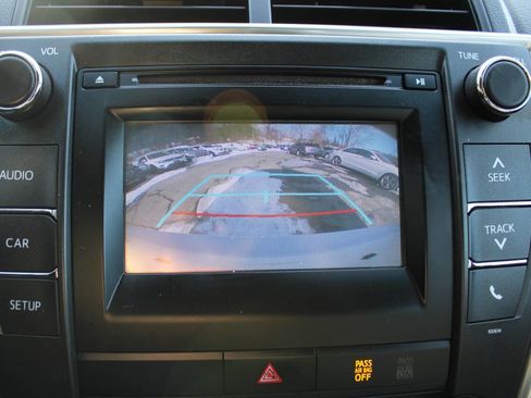 Used 2017 Toyota Camry SE image 31