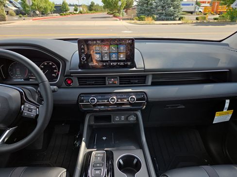 New 2025 Honda Pilot Touring image 26