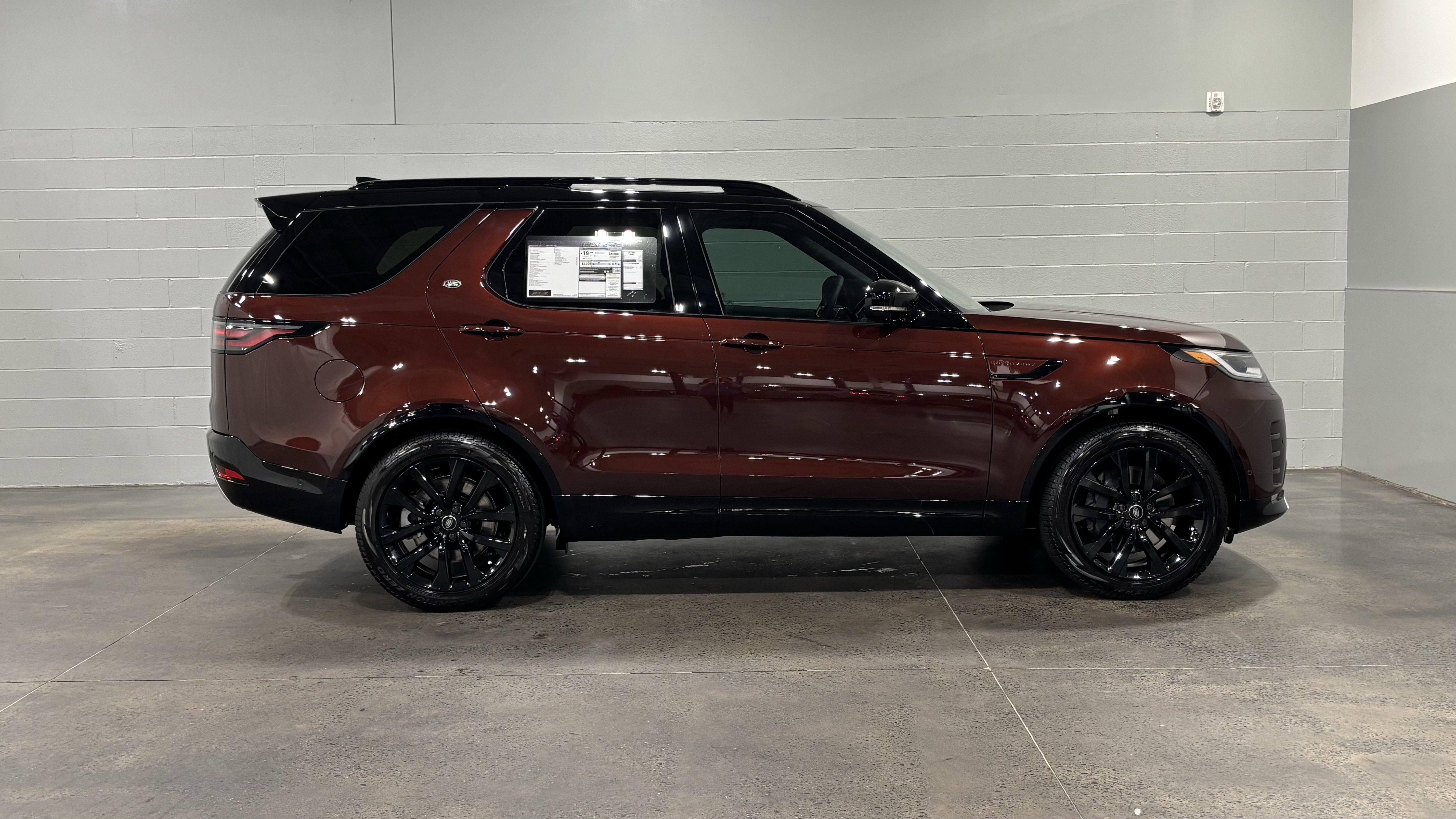 New 2026 Land Rover Discovery Limited Edition AWD/4WD image 13