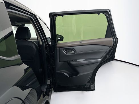 Used 2023 Nissan Rogue SV w/ SV Premium B Package image 30