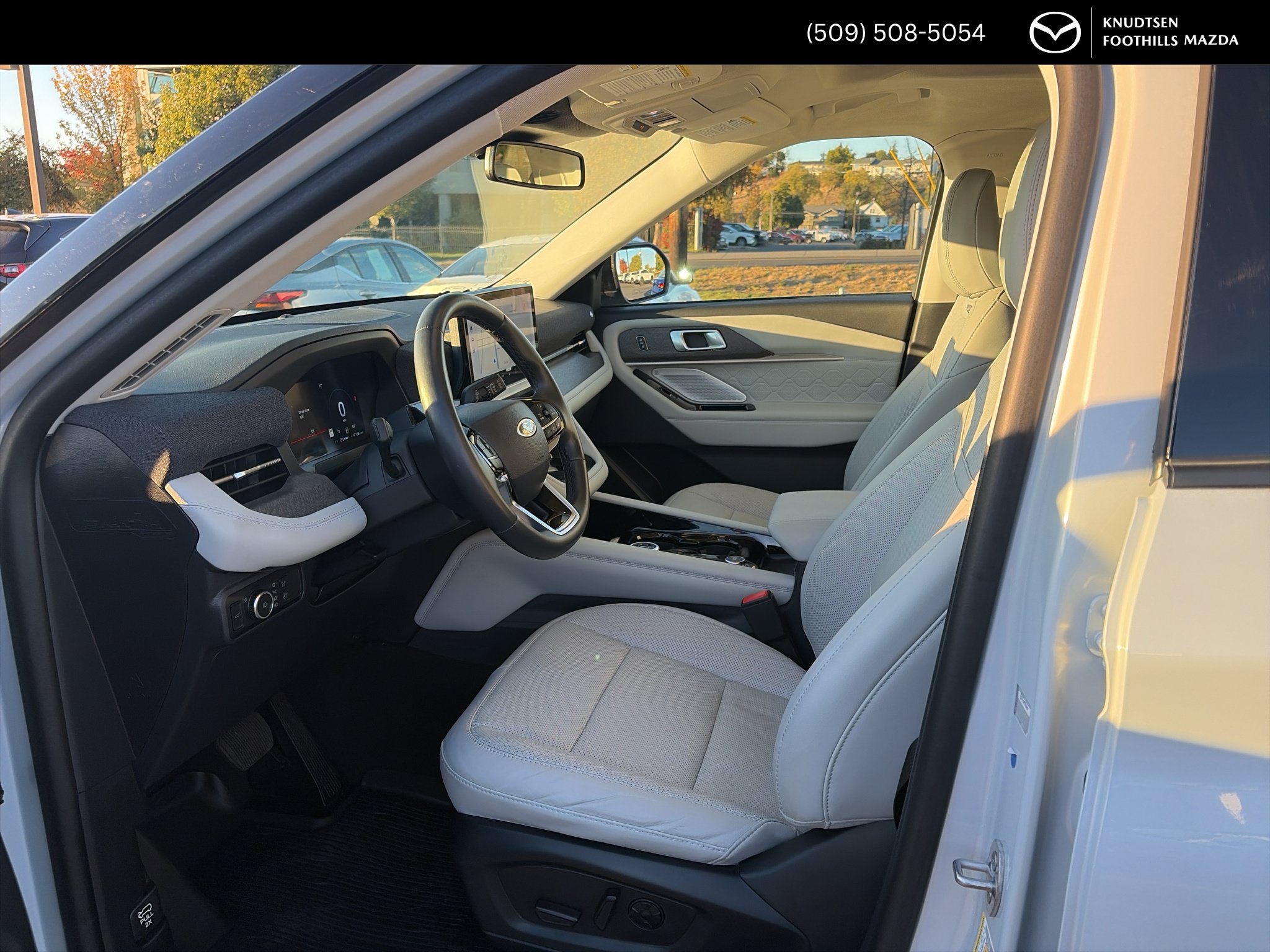 Used 2025 Ford Explorer Platinum w/ Ultimate Package AWD/4WD image 11