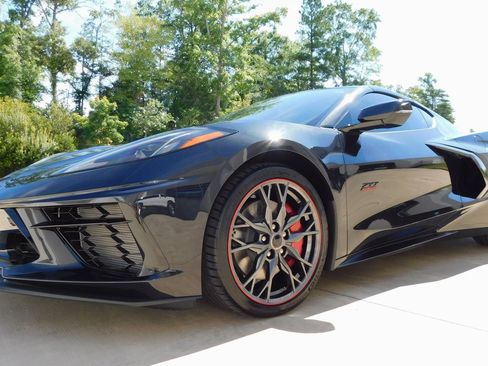 Used 2023 Chevrolet Corvette Stingray Premium Cpe w/ Z51 Performance Package RWD image 5