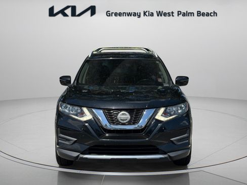 Used 2019 Nissan Rogue S w/ Special Edition Package FWD image 2
