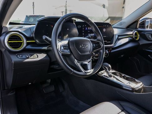 Used 2025 Chevrolet Trax ACTIV w/ Driver Confidence Package image 16