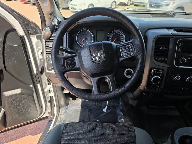 Used 2019 RAM 1500 4x4 Crew Cab Classic image 13