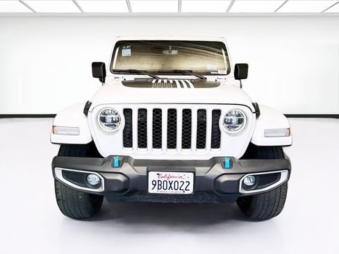 Used 2022 Jeep Wrangler Unlimited Sahara w/ Cold Weather Group AWD/4WD image 2