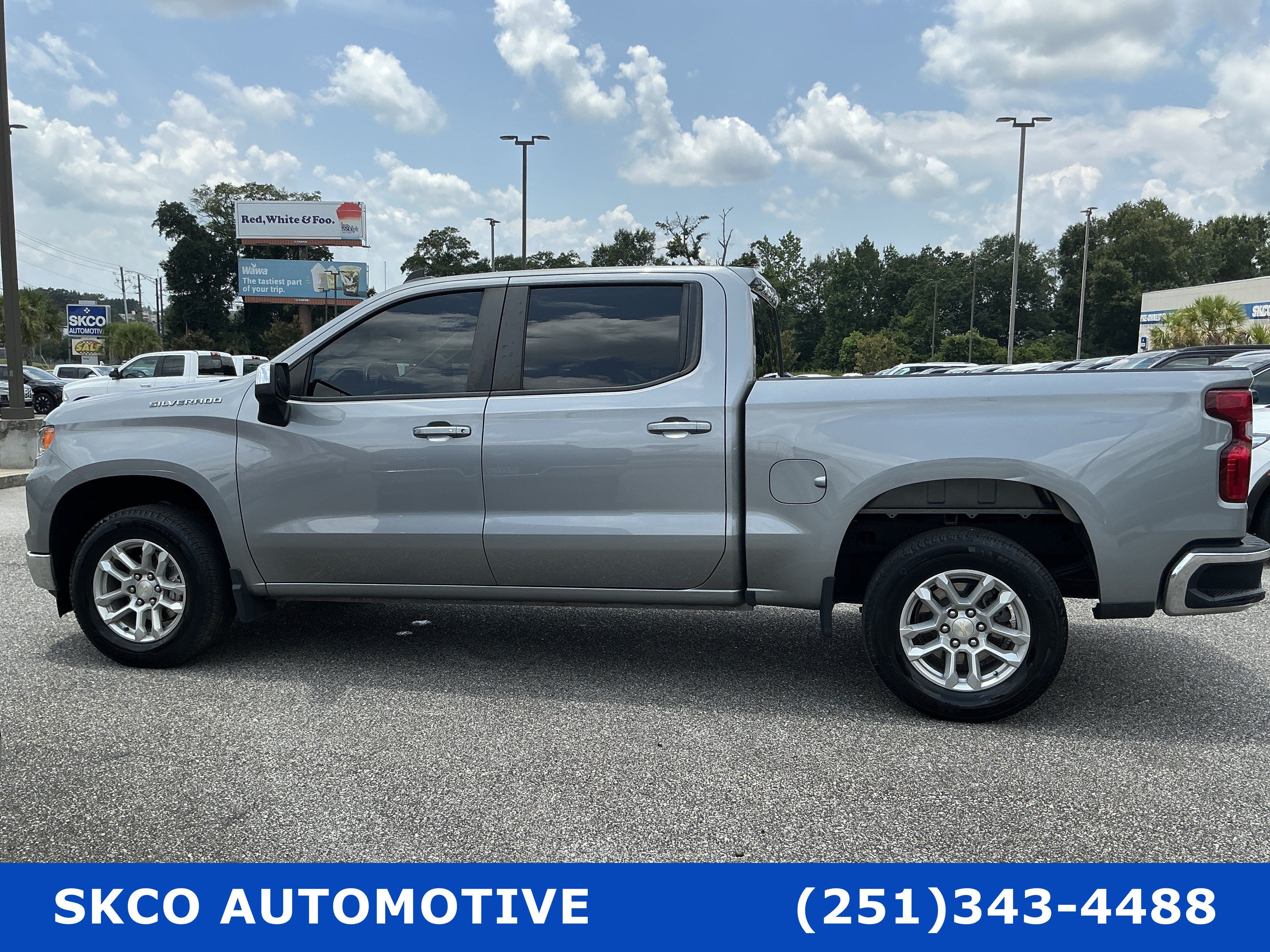 Used 2023 Chevrolet Silverado 1500 LT RWD image 2