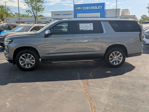 New 2026 Chevrolet Suburban Premier w/ Sun And Tow Package AWD/4WD image 5