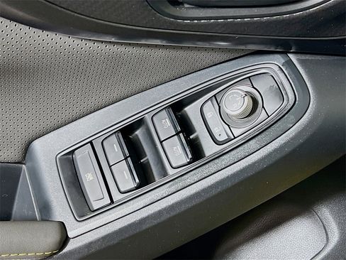 Used 2021 Subaru Crosstrek 2.5i Sport w/ Moonroof Package image 17