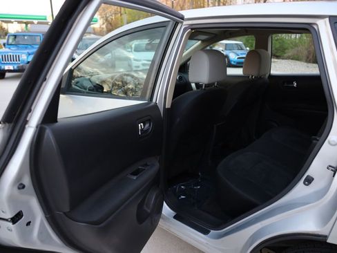Used 2014 Nissan Rogue S image 16