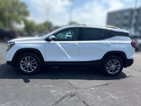 Used 2024 GMC Terrain SLT AWD/4WD image 2