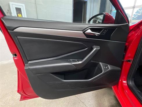 Used 2019 Volkswagen Jetta SE FWD image 10