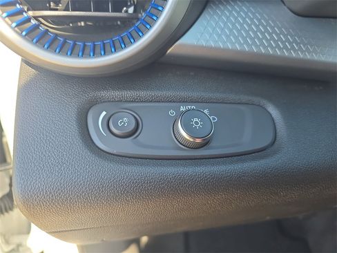 Used 2025 Chevrolet Trax LS image 26