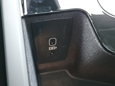 Used 2024 Volvo XC90 B5 Plus image 12