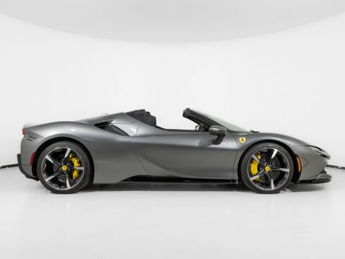 Used 2022 Ferrari SF90 Spider image 10