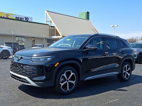 New 2026 Volkswagen Tiguan SE AWD/4WD image 2