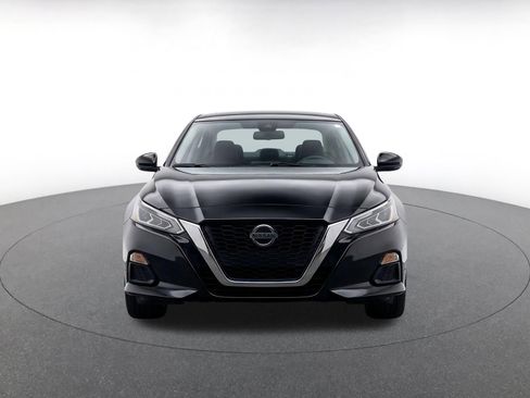 Used 2025 Nissan Altima 2.5 SV FWD image 2