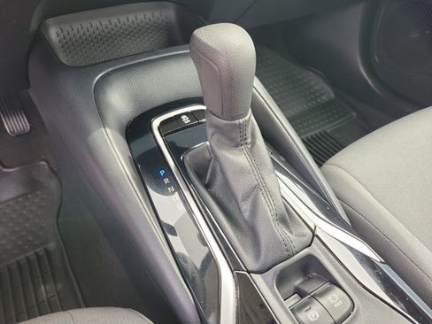 Used 2022 Toyota Corolla LE image 11