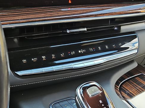 Used 2024 Cadillac Escalade ESV Luxury image 15