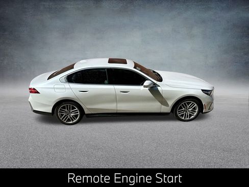 Certified 2025 BMW 530i xDrive w/ Premium Package image 11