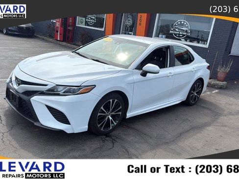 Used 2019 Toyota Camry SE image 3