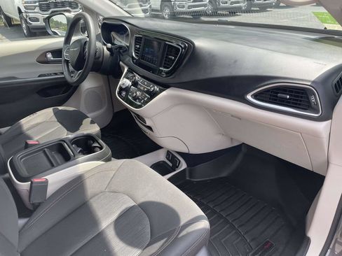 Certified 2018 Chrysler Pacifica Touring Plus FWD image 14