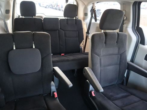 Used 2017 Dodge Grand Caravan SE image 40