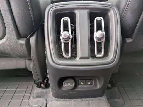 Used 2023 Volvo XC40 B5 Ultimate w/ Protection Package Premier image 12