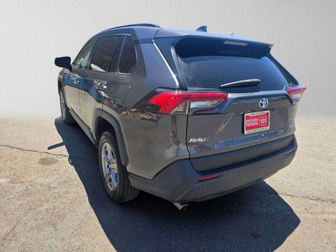 Used 2022 Toyota RAV4 LE AWD/4WD image 5