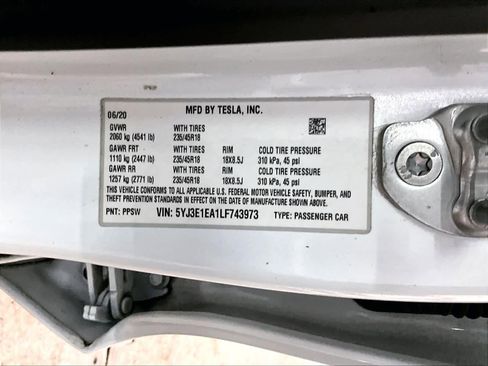 Used 2020 Tesla Model 3 Standard Range image 32