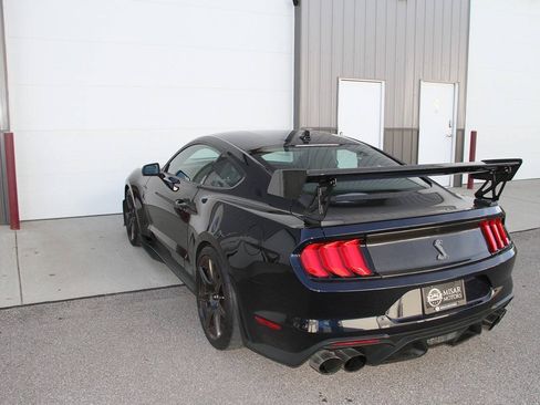 Used 2021 Ford Mustang Shelby GT500 w/ Carbon Fiber Track Pack RWD image 9