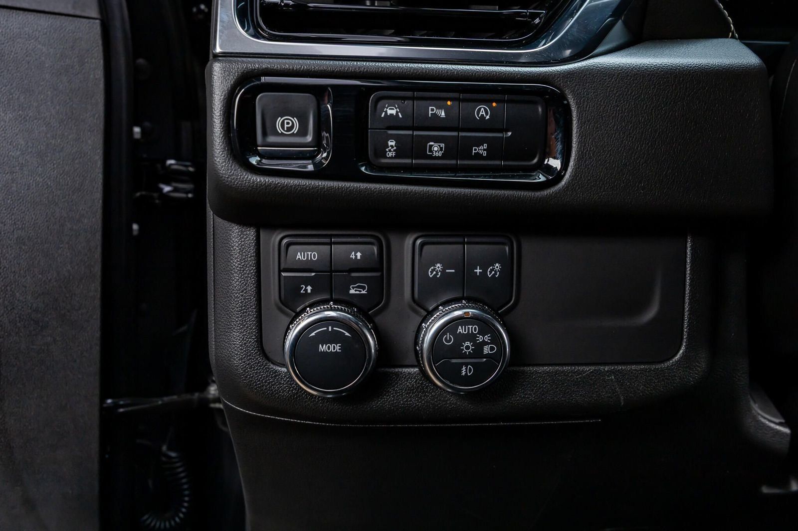 Used 2025 GMC Yukon XL Elevation AWD/4WD image 18