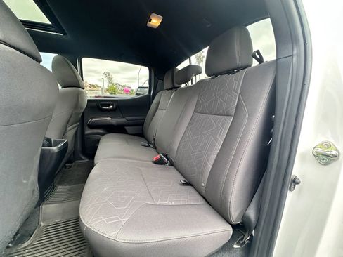 Used 2017 Toyota Tacoma TRD Off-Road RWD image 31