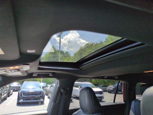 Used 2021 Toyota Highlander XSE AWD/4WD image 23