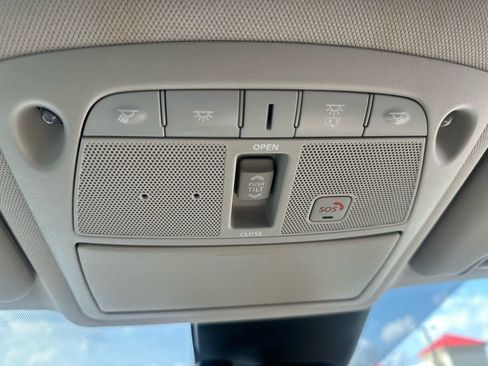 Used 2017 Nissan Rogue SL w/ SL Premium Package image 35