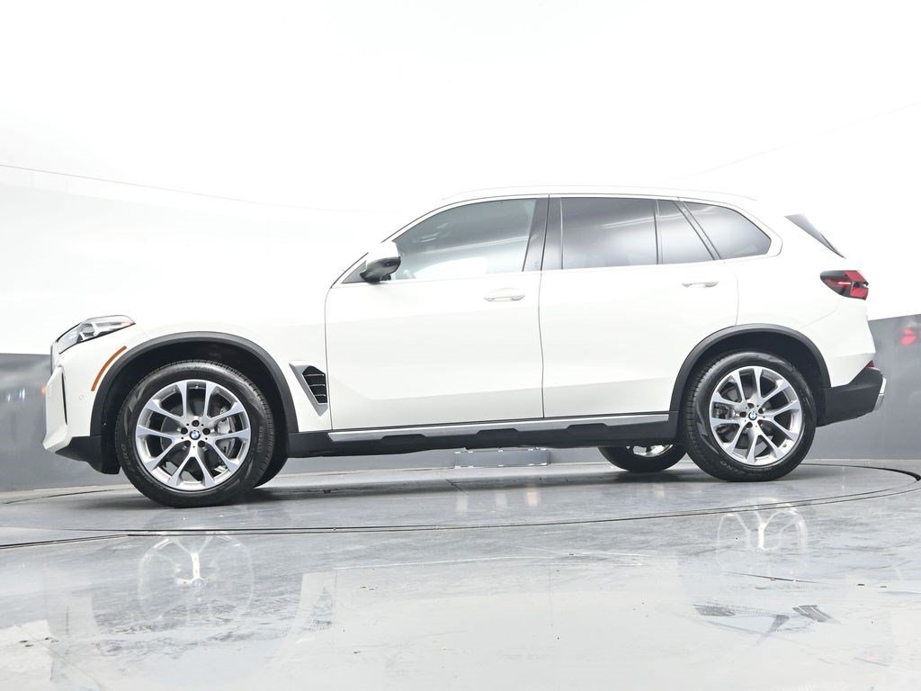Used 2024 BMW X5 xDrive40i w/ Parking Assistance Package AWD/4WD image 34