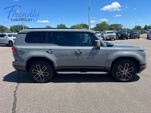 Used 2024 Lexus GX 550 w/ Accessory Package (2T) AWD/4WD image 8