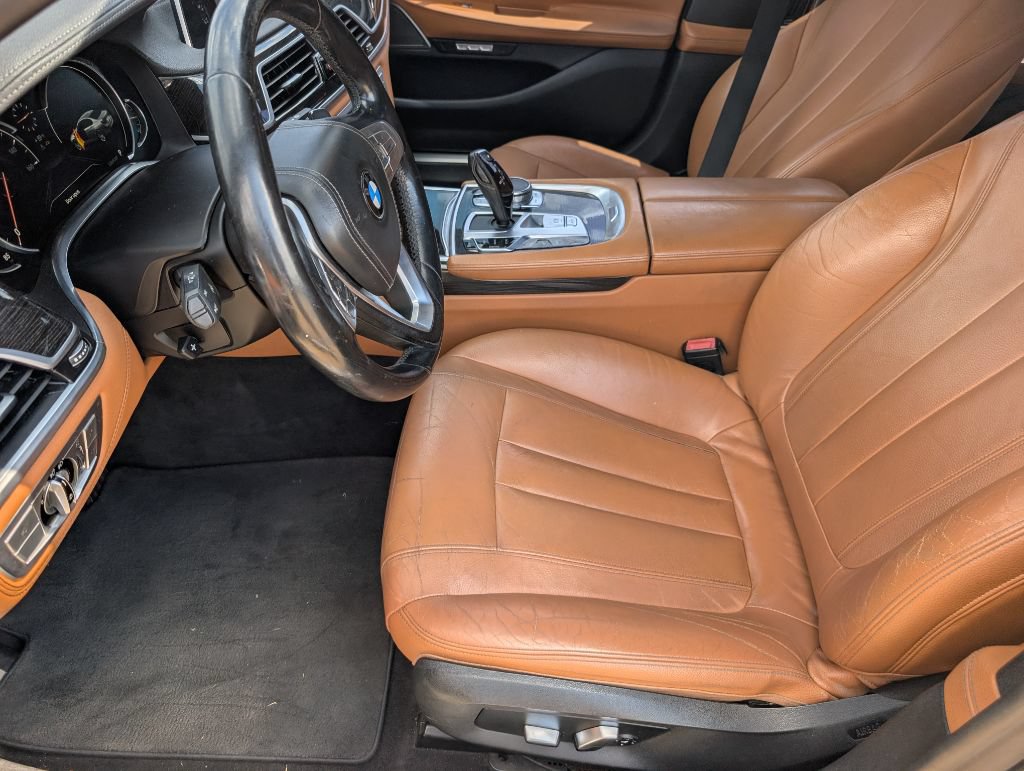 Used 2016 BMW 740i w/ M Sport Package RWD image 8
