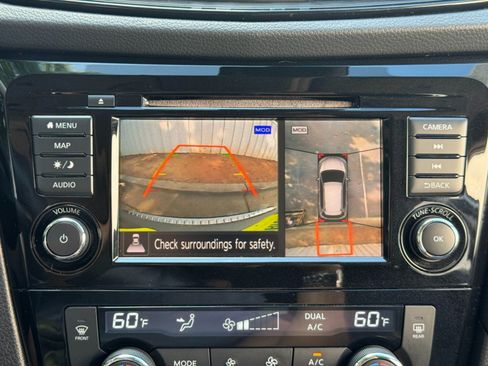Used 2018 Nissan Rogue SL w/ Premium Package FWD image 27
