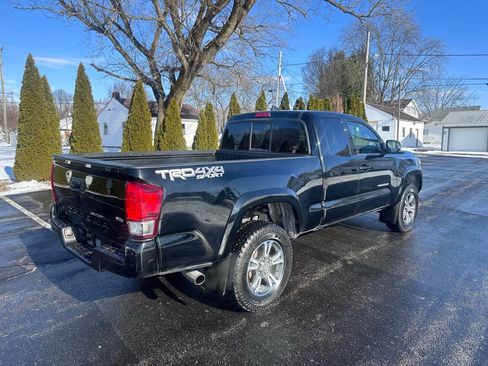 Used 2016 Toyota Tacoma TRD Sport image 8
