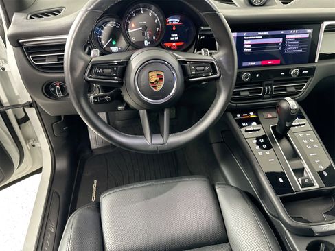 Certified 2023 Porsche Macan image 18