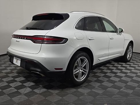 Certified 2025 Porsche Macan image 7