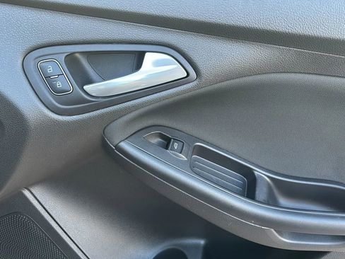 Used 2017 Ford Focus SE image 34