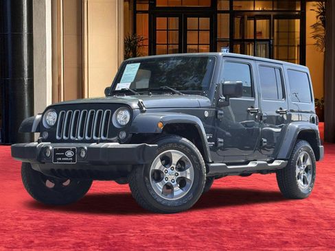 Used 2017 Jeep Wrangler Unlimited Sahara w/ Connectivity Group AWD/4WD image 20