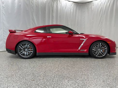 Used 2016 Nissan GT-R Premium AWD/4WD image 6